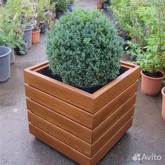 Деревянные уличные кашпо
