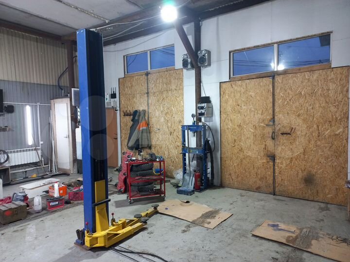 Гараж, > 30 м²