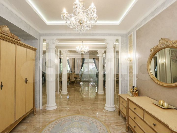 Дом 671 м² на участке 20 сот.