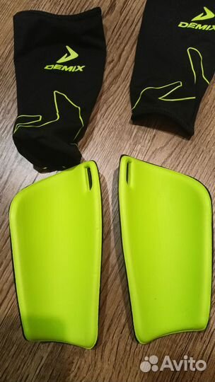 Щитки футбольные детские demix