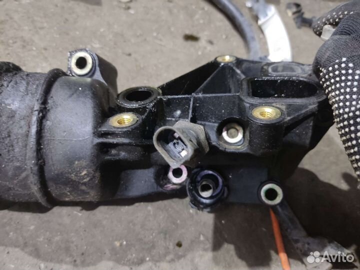 Корпус маслянного фильтра Volkswagen Jetta 5 2.5л