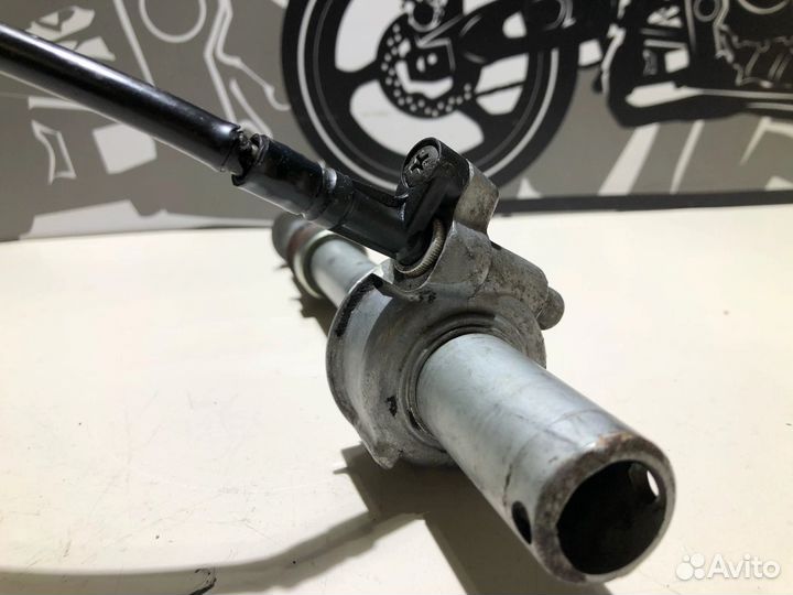 Ось переднего колеса Honda VFR 400 NC21