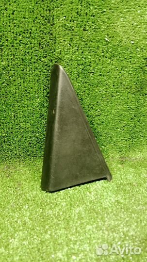 Передняя правая заглушка двери Hyundai elantra 4