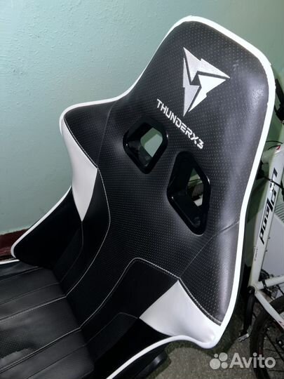 Компьютерное кресло thunderX3