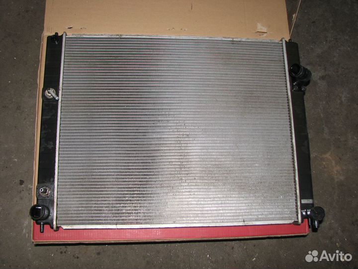 Радиатор на Infiniti QX70