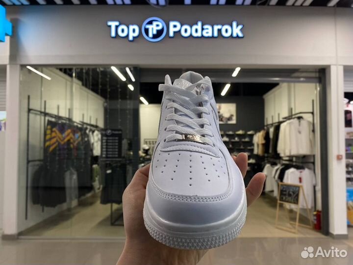 Кроссовки