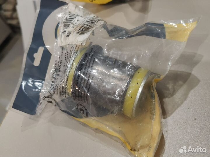 Полиуретановый сайлентблок передней подвески