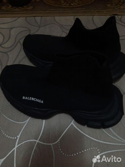 Кроссовки женские