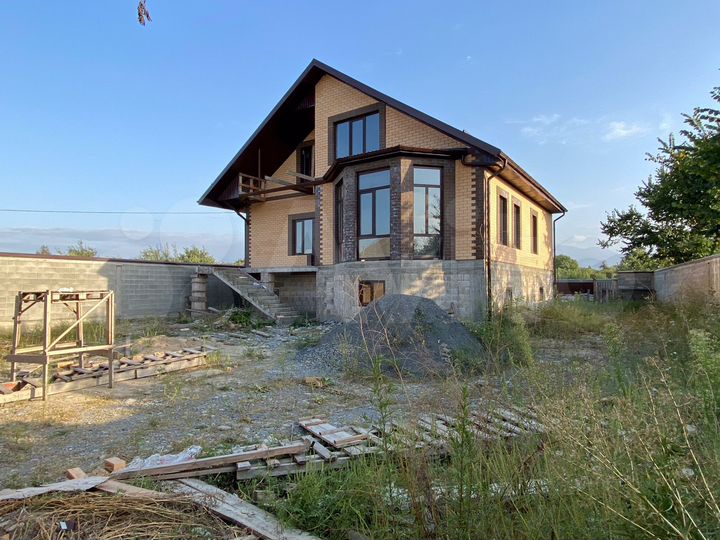 Дом 300 м² на участке 9,5 сот.