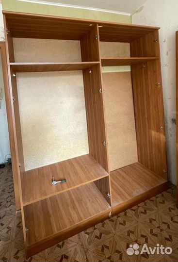 Шкаф