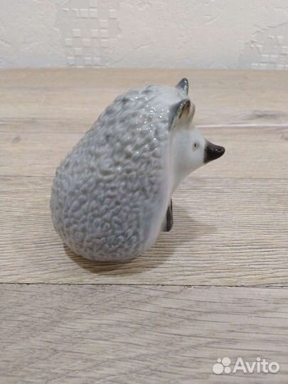Фарфоровая статуэтка ёжик
