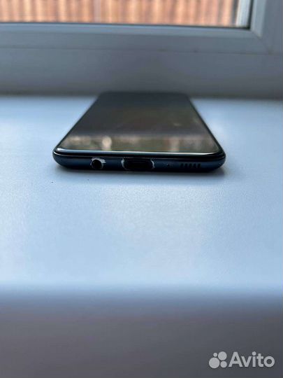 Телефон Samsung А70