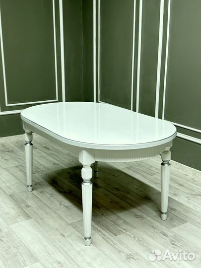 Стол и стулья для кухни. В наличии