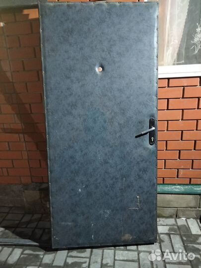 Продам входную дверь бу
