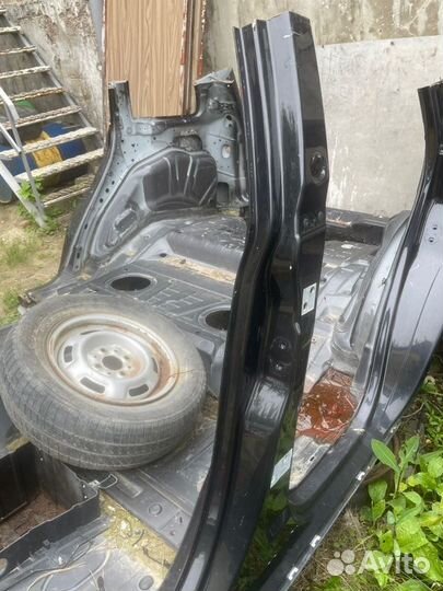 Стойка кузовная центральная левая Volkswagen