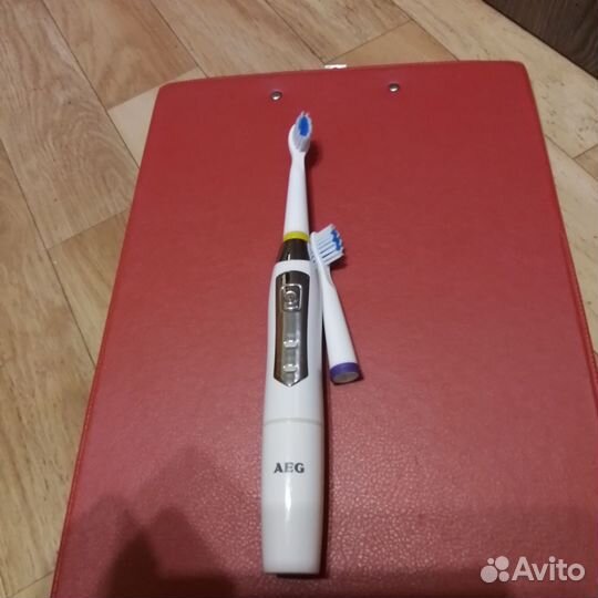 Электронная зубная щетка