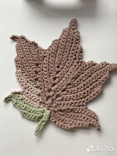 Вязаная крючком салфетка