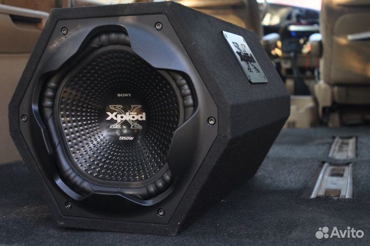 Сабвуфер Sony Xplod 1350w с усилителем Lanzar