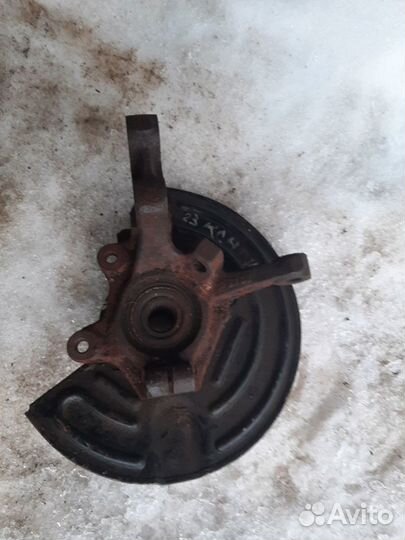 Рено кангу 2007г кулак поворотный правый 23шл и 21