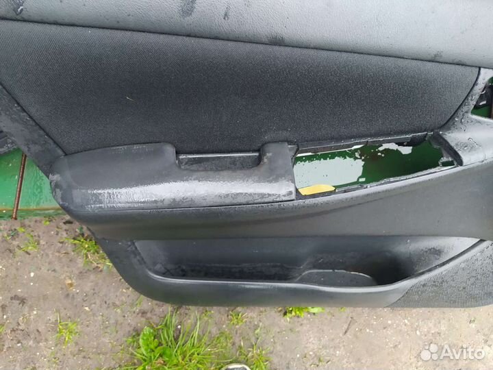 Toyota corolla 120 обшивка двери передняя левая