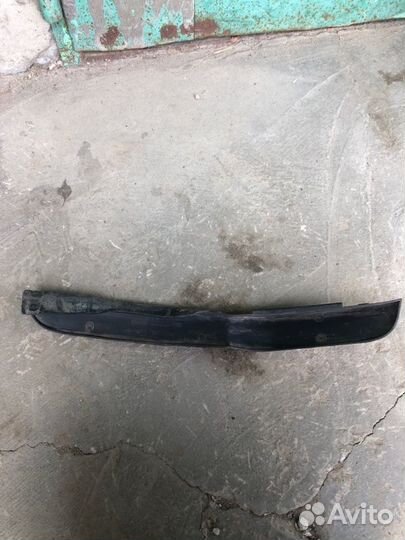 Молдинг бампера передний правый Land Rover Range