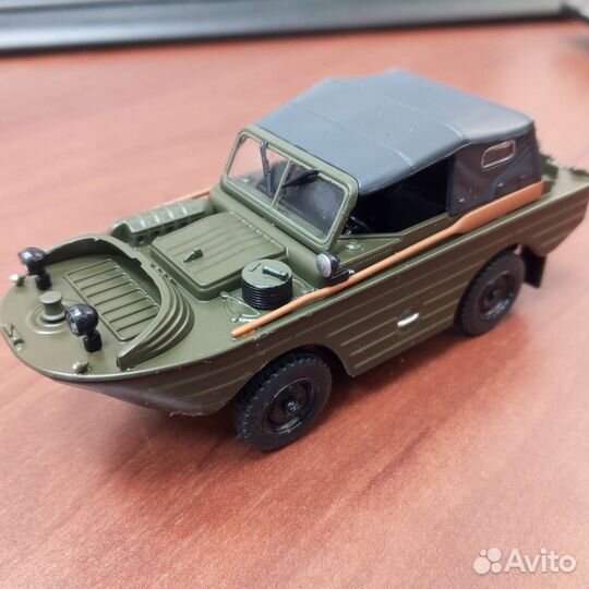 Модель автомобиля 1:43