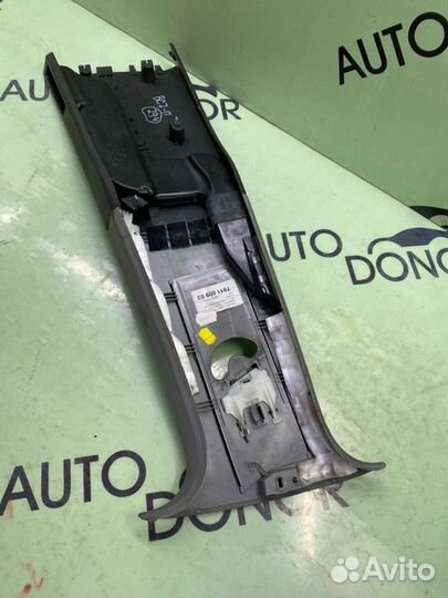 Накладка центральной стойки правая Volkswagen