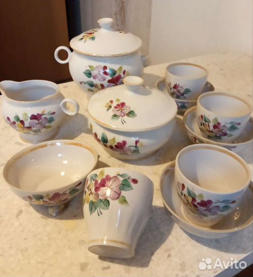 Набор столовой посуды на 4 персоны