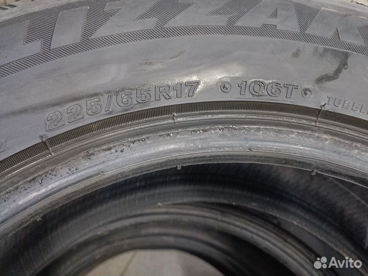 Bridgestone Blizzak Spike-01 225/65 R17 106