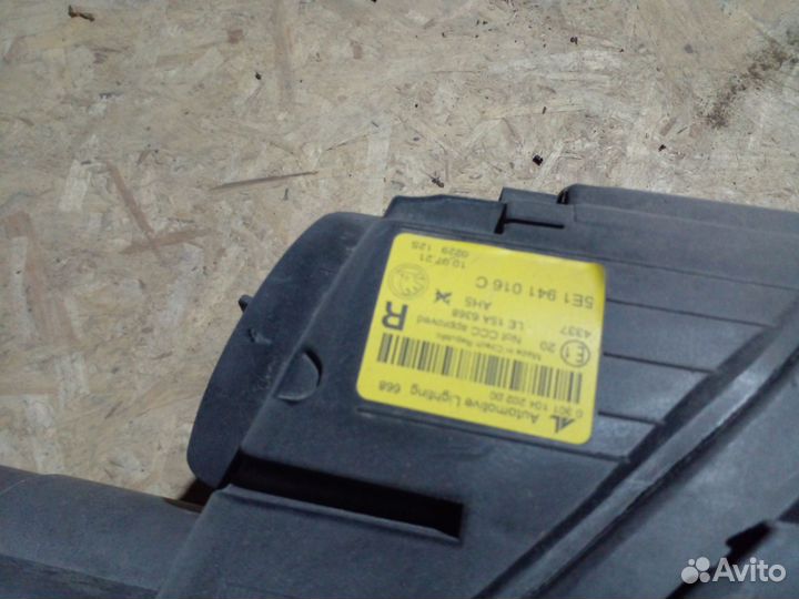 Фара правая Skoda Octavia A7 дефект