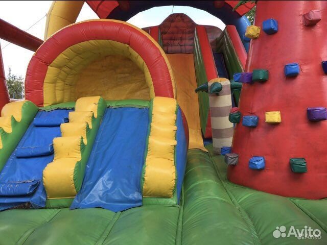 Надувной батут с горкой