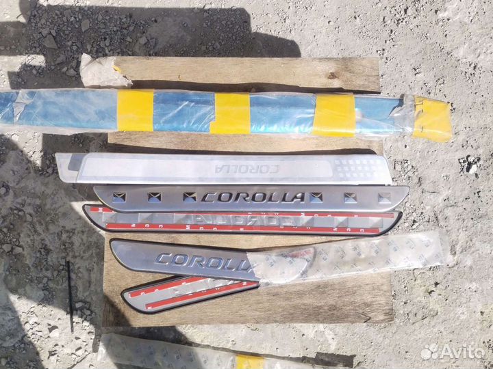Декоративные накладки порогов Тойота corolla