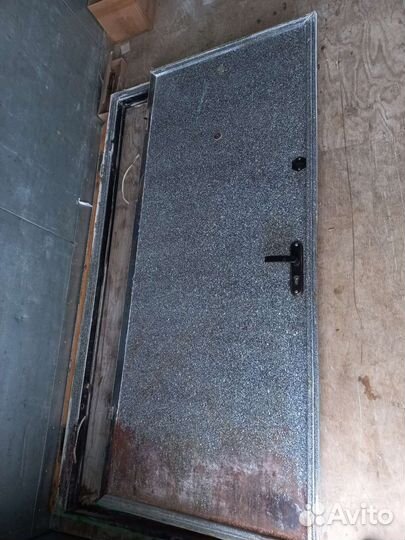 Дверь входная в ассортименте