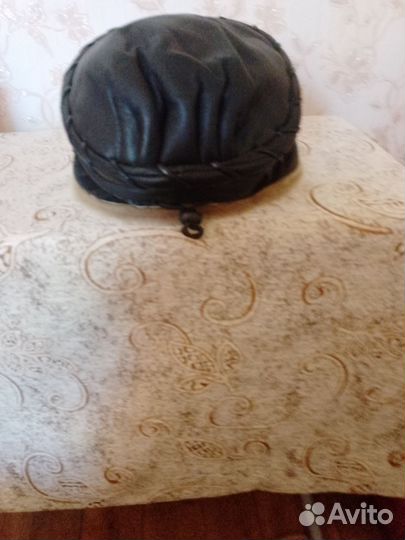 Берет женский кожаный отделанная норкой