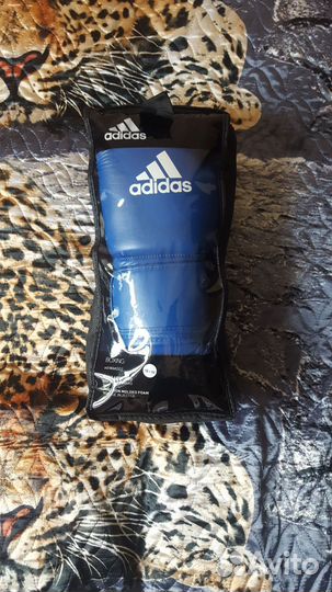 Боксерские перчатки Adidas Wako 10 oz