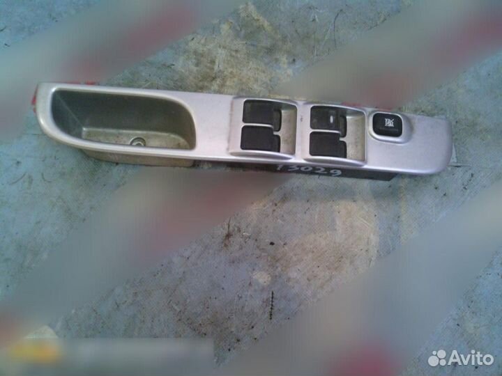 Блок управления стеклоподъемниками Mitsubishi L200