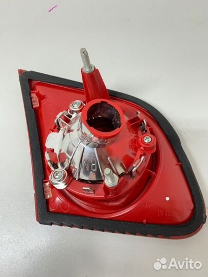 Фонарь в крышку багажника задний правый Volkswagen