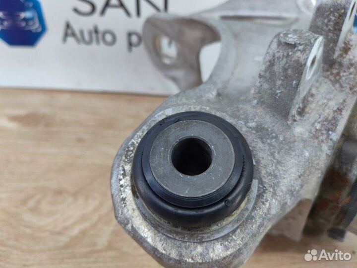 Кулак задний правый Bmw X5 Рест E70 рест N55B30