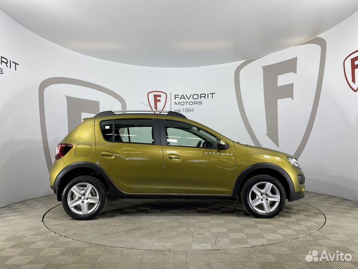 Renault Sandero Stepway 1.6 AT, 2017, 111 129 км