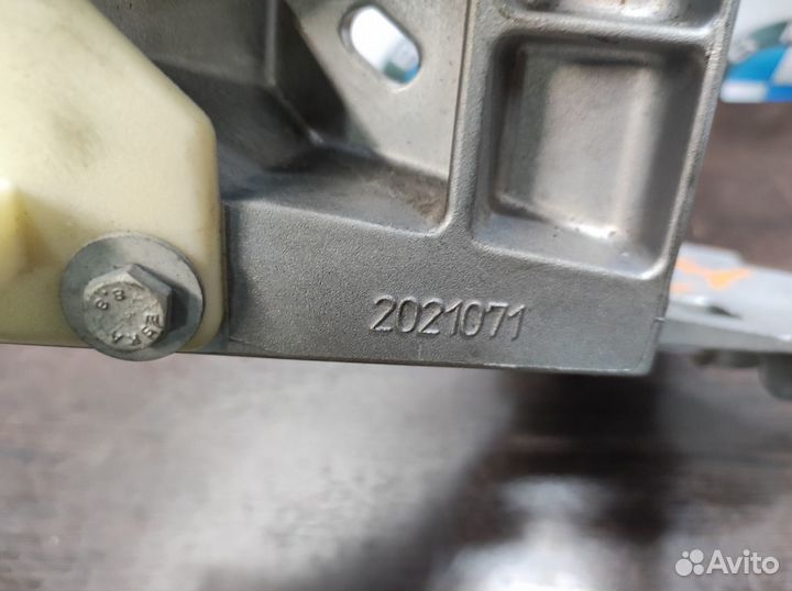 Кронштейн Bmw F02