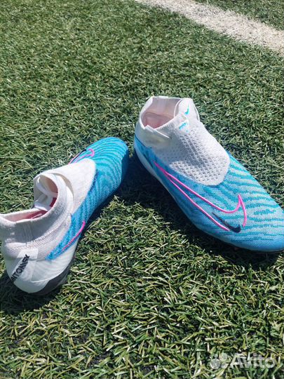 Футбольные бутсы Nike