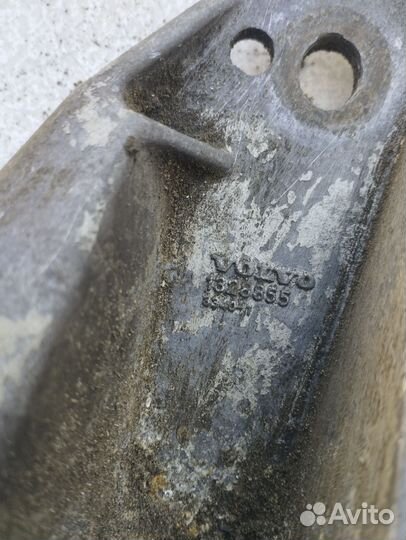 Кронштейн двигателя левый vоlvo 760 вольво 760