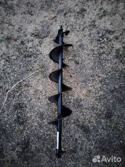 Бурение лунок (ям) бензобуром под столбы и пр