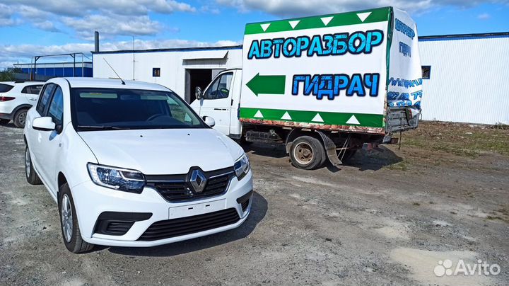 Стекло двери передней правой Renault Sandero 2 803