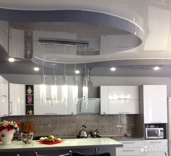 Люстра над барной стойкой