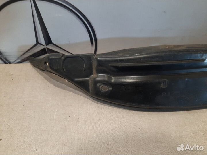 Пыльник крыла передний правый Mercedes E350 W211