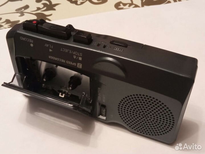 Диктофон кассетный Sanyo TRC-770M + 4 кассеты Sony