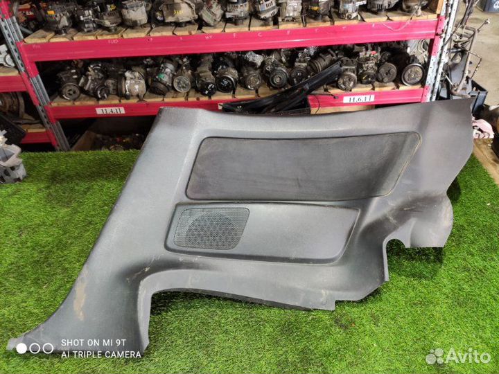 Обшивка салона задняя правая Nissan Skyline CPV35