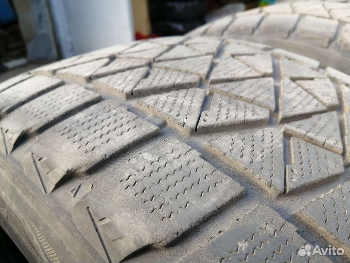 Bridgestone Blizzak DM-V2 275/45 R20 110T