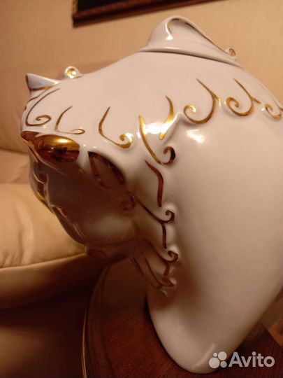 Большая статуэтка графин